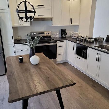Free Parking, Beautiful 4 1/2- 2 Bedroom Apartment Монреал Екстериор снимка