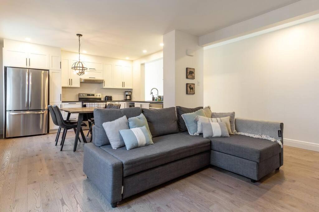 Free Parking, Beautiful 4 1/2- 2 Bedroom Apartment Монреал Екстериор снимка