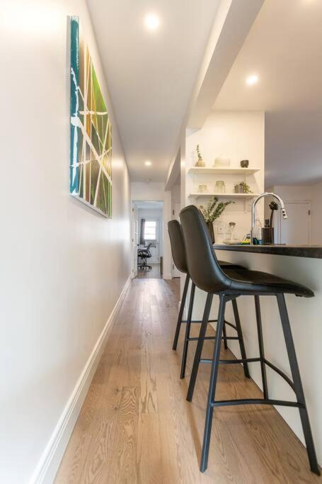 Free Parking, Beautiful 4 1/2- 2 Bedroom Apartment Монреал Екстериор снимка