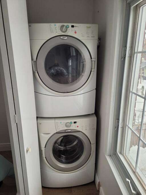 Free Parking, Beautiful 4 1/2- 2 Bedroom Apartment Монреал Екстериор снимка