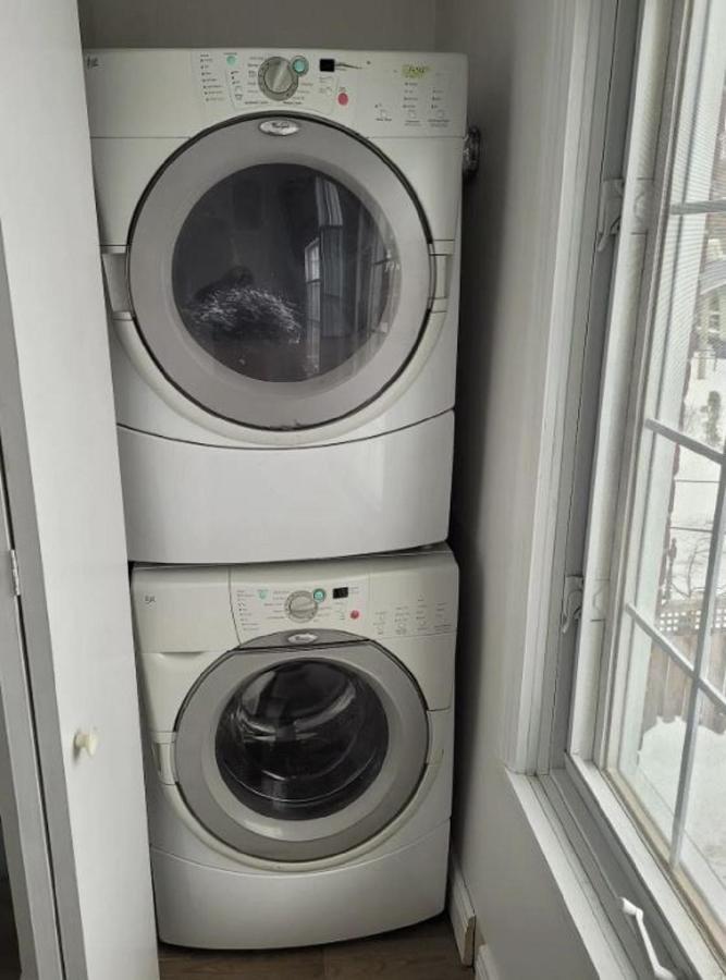 Free Parking, Beautiful 4 1/2- 2 Bedroom Apartment Монреал Екстериор снимка