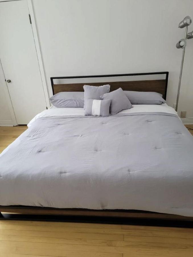 Free Parking, Beautiful 4 1/2- 2 Bedroom Apartment Монреал Екстериор снимка