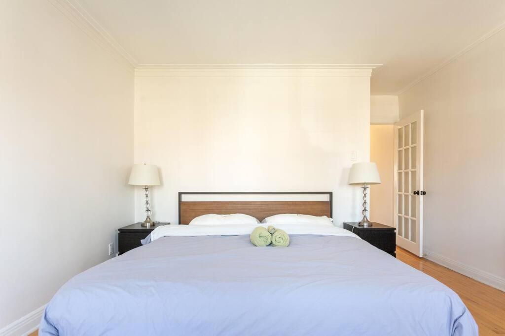 Free Parking, Beautiful 4 1/2- 2 Bedroom Apartment Монреал Екстериор снимка