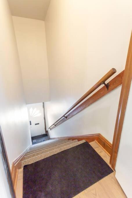 Free Parking, Beautiful 4 1/2- 2 Bedroom Apartment Монреал Екстериор снимка