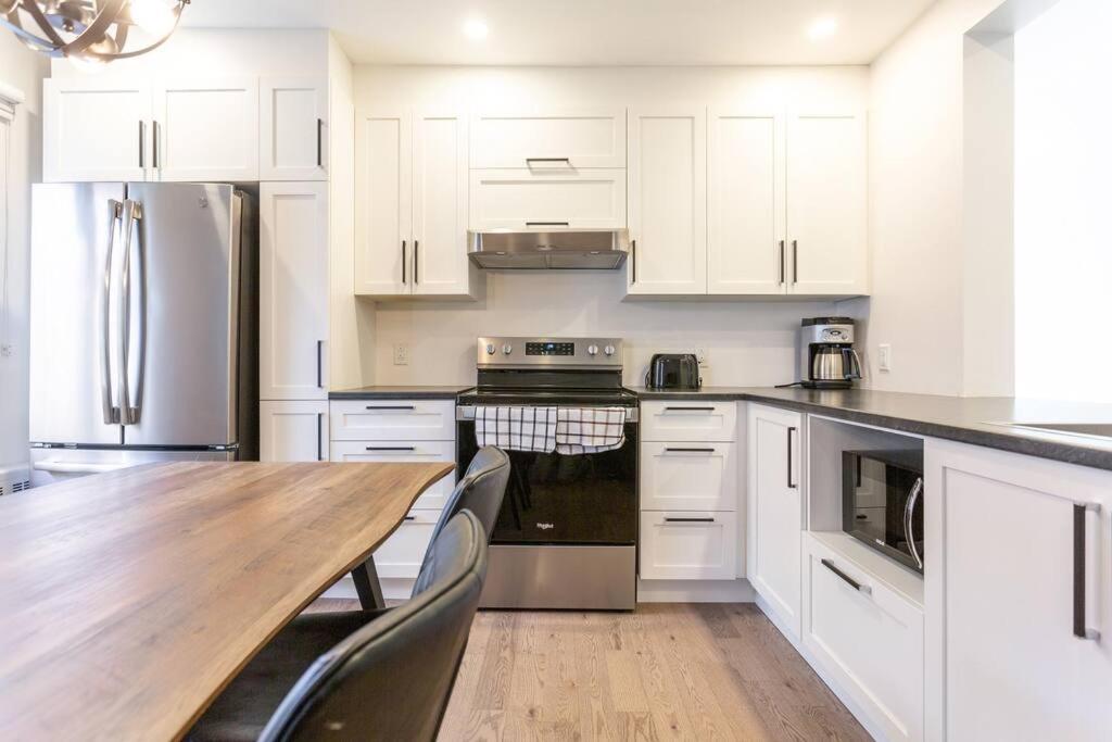Free Parking, Beautiful 4 1/2- 2 Bedroom Apartment Монреал Екстериор снимка