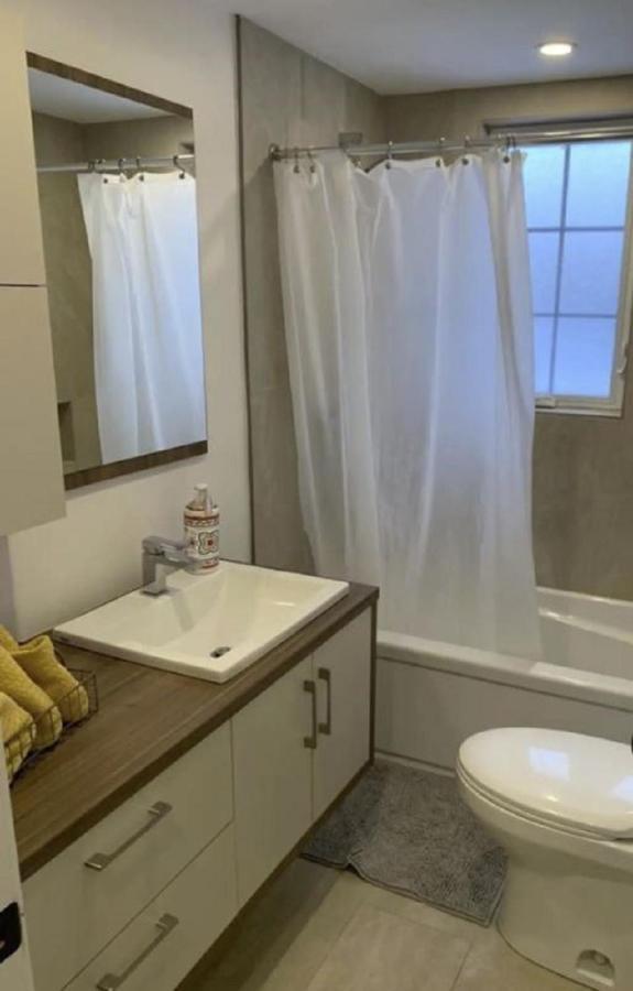 Free Parking, Beautiful 4 1/2- 2 Bedroom Apartment Монреал Екстериор снимка