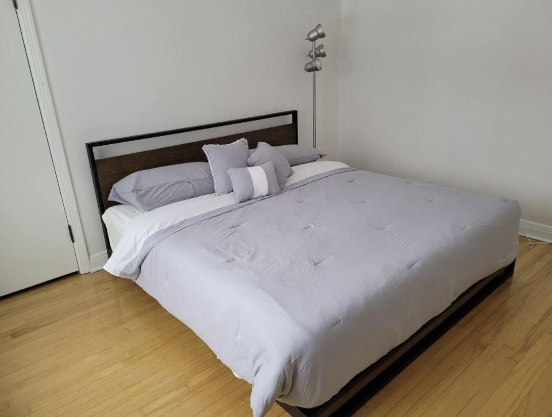 Free Parking, Beautiful 4 1/2- 2 Bedroom Apartment Монреал Екстериор снимка