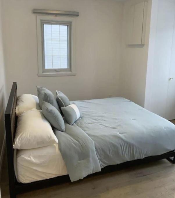 Free Parking, Beautiful 4 1/2- 2 Bedroom Apartment Монреал Екстериор снимка