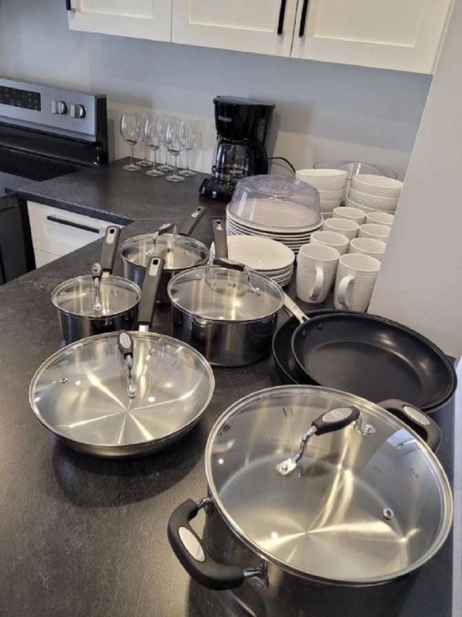 Free Parking, Beautiful 4 1/2- 2 Bedroom Apartment Монреал Екстериор снимка